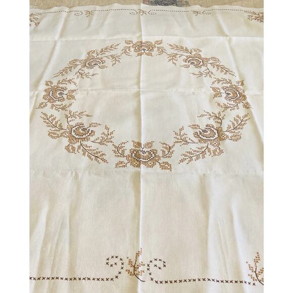 VTG Tablecloth Hand Embroidered CROSS STITCH Cream Brown Floral Neutral Taupe Es - Picture 16 of 16